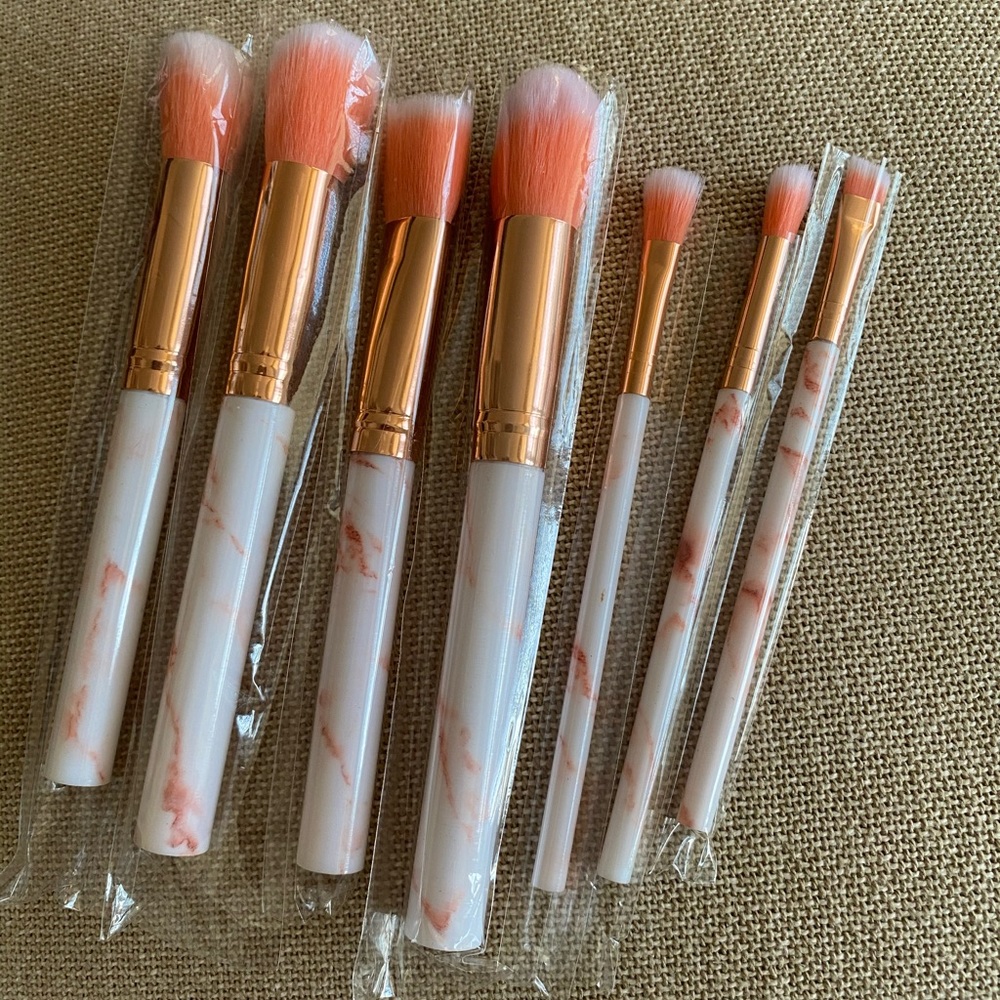 makeup brushes - Picture 3 of 3